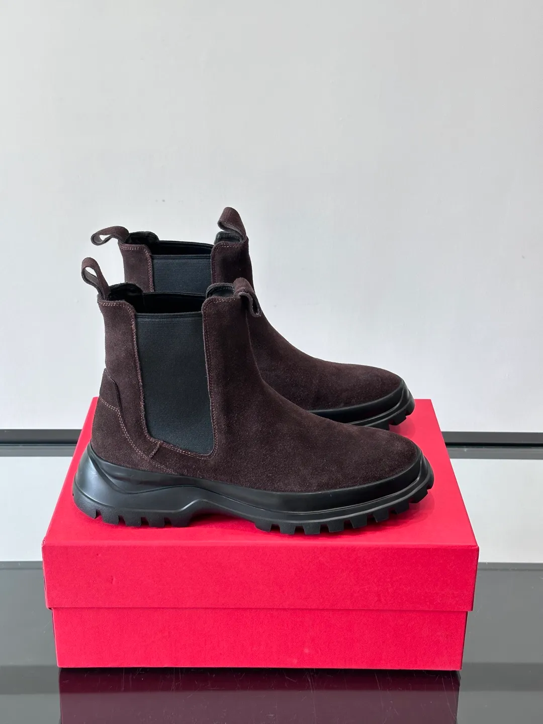 Men's men's shoes 💰960 FERRAGAMO Chelsea boots, super A Chelsea shoes equipped with thick outsole, minimalist design exudes modern charm. Imported leather surface, good texture, leather lining, easy to wear!  size: 39-44 (38.45.46 customized)